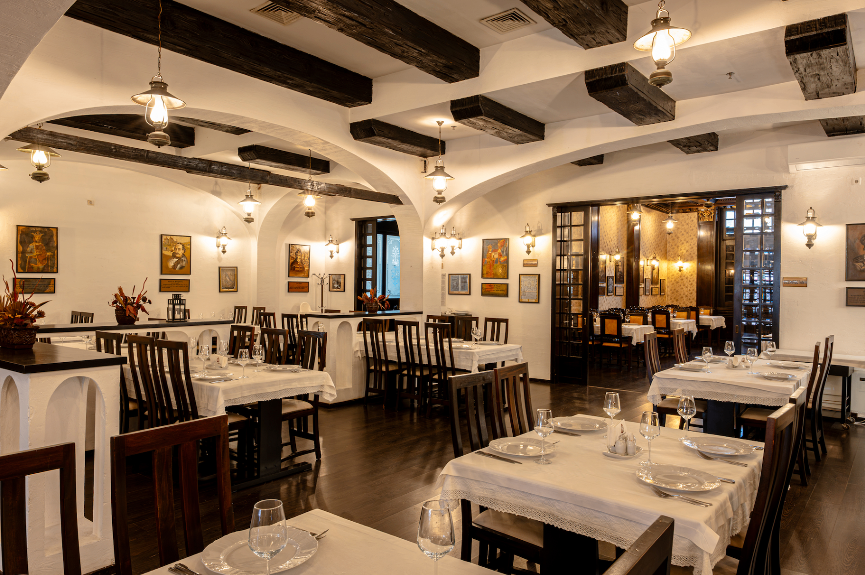 Interior restaurant Vatra Neamului